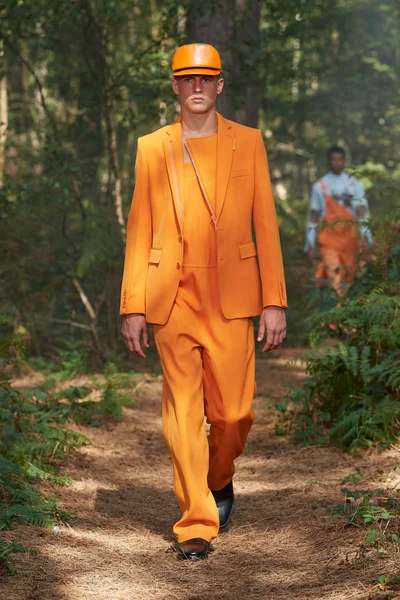Look 24